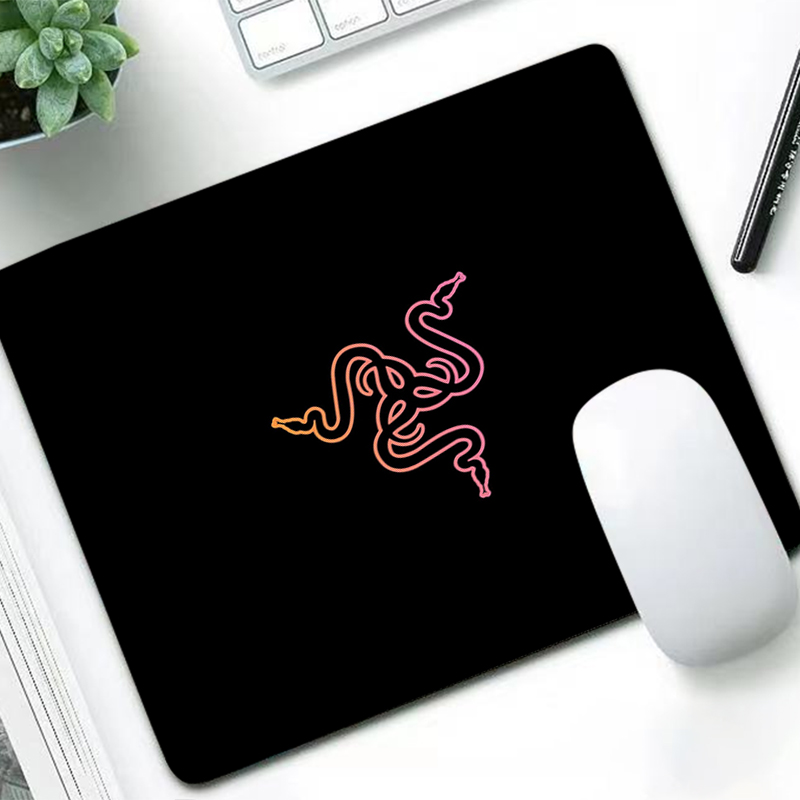 Pc Gaming Essentials - Razer Luxury Mouse Pad Anime Gamer